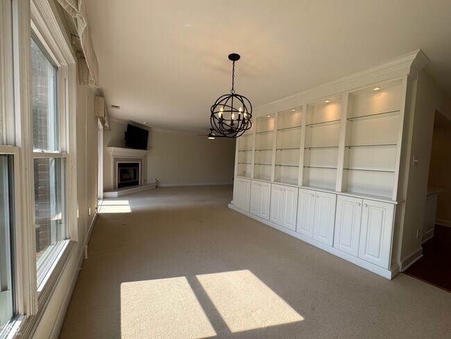 Building Photo - 8690 Jaffa Ct W Dr