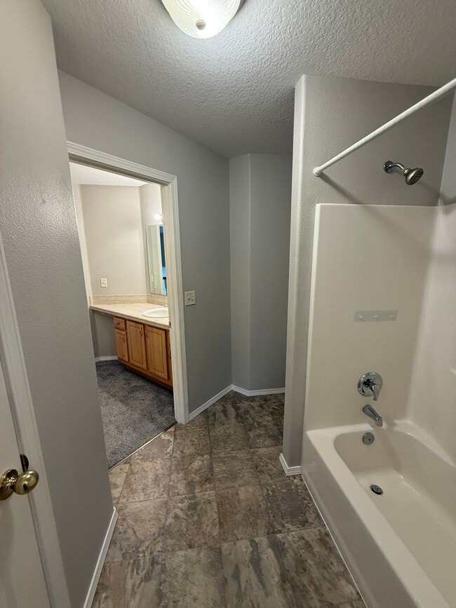 Building Photo - Felida Area - 3 bedroom, 2.5 bath