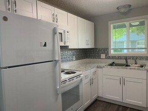 Building Photo - Updated 2 bedroom ranch in north Loveland!...