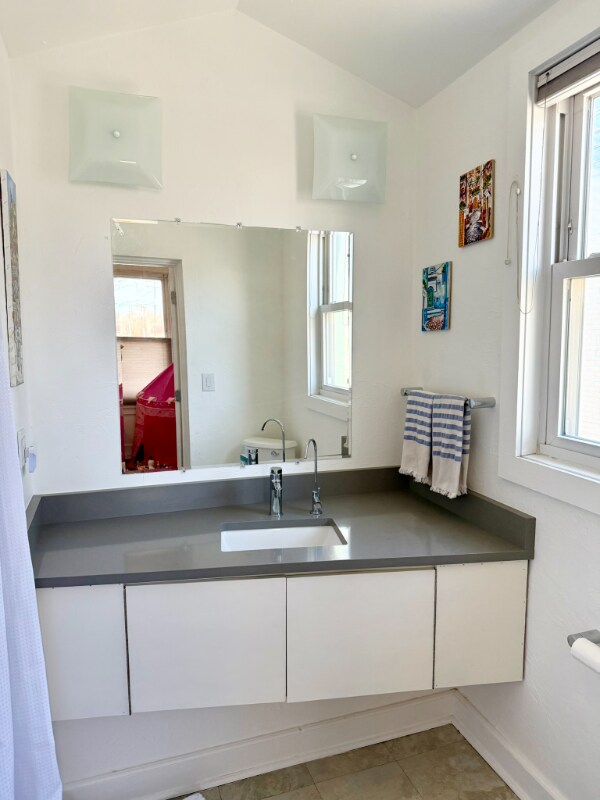 Building Photo - 520 E Dakota Ave