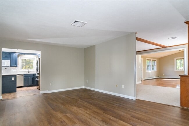 Building Photo - 3 Hickory Ln