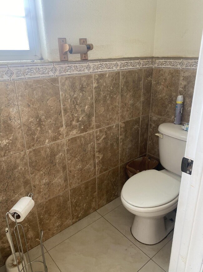 Building Photo - "Modern 5-Bedroom Sanctuary with 3 Baths and 4,353 Sq Ft of Comfort in San Bernardino!"