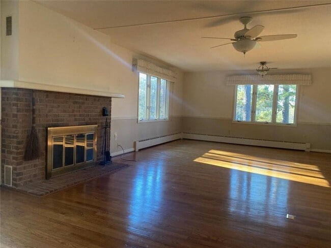 Building Photo - 1830 Winding Creek Ln SW