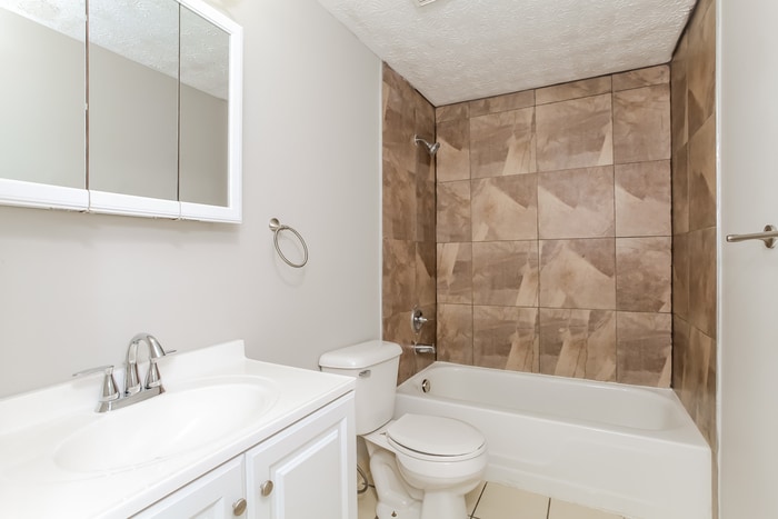 Building Photo - 11996 Wincanton Dr