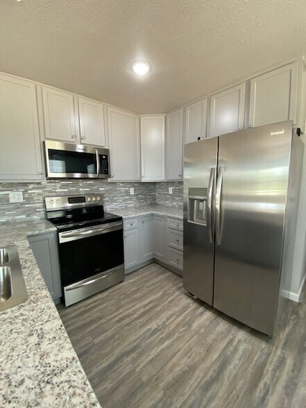 Kitchen - 3876 County Road 123