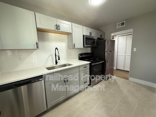 Building Photo - 2316 W 47th Ave