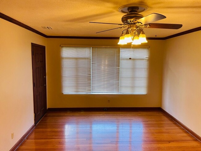 Building Photo - Midtown Charmer