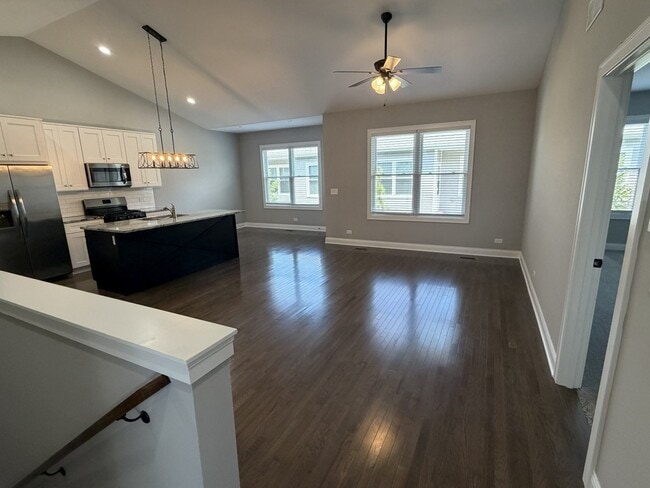 Building Photo - 717 Quail Ln
