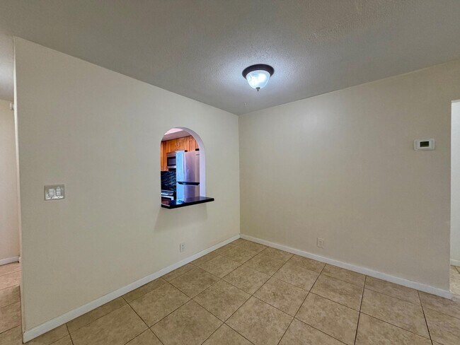 Building Photo - 5811 NE 14th Rd