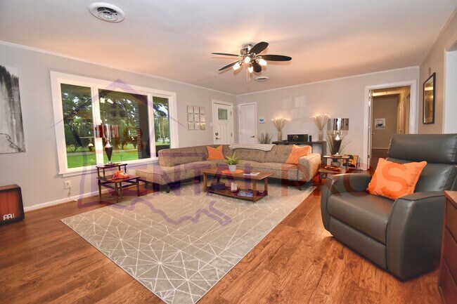 Building Photo - 4 Bed, 3 Bath Home in Ruston