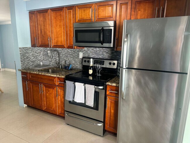 Building Photo - 4211 NE 13th Ave