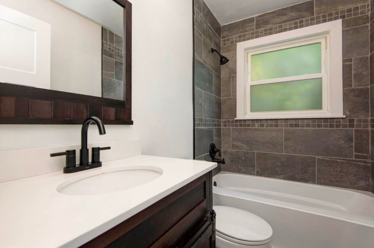 Building Photo - 740 S Warren Ave