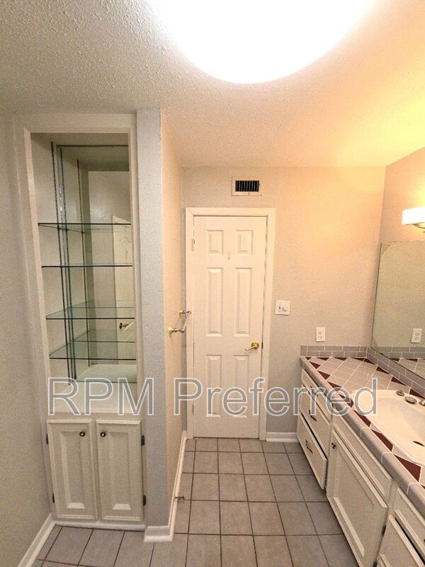 Building Photo - 12702 Ravensway Dr