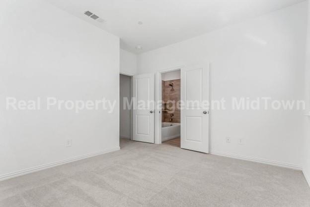 Building Photo - 3700 Pelican Rst Wy
