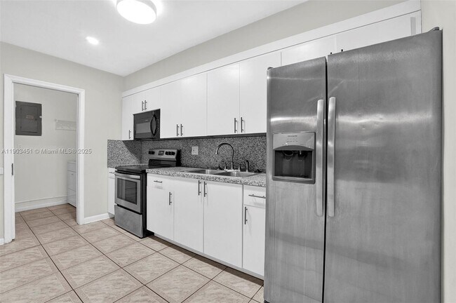 Building Photo - 12193 SW 82nd Ave