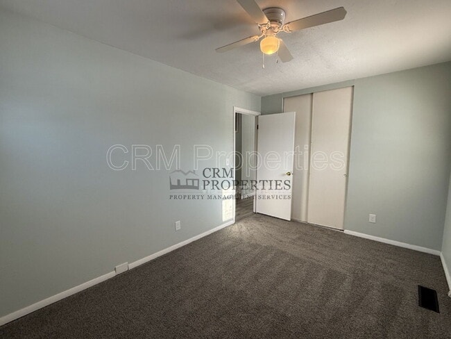 Building Photo - 806 Maumee Dr