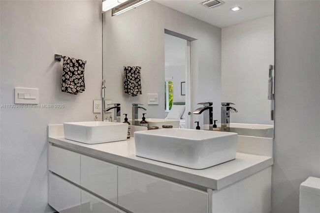 Building Photo - 12895 SW 75th Ave