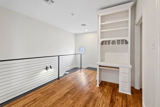 Building Photo - 4329 Edgewater Dr