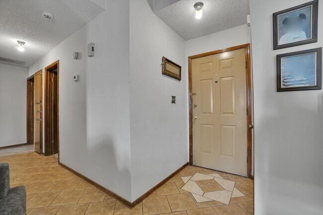 Building Photo - 922 SW 60th St