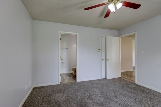 Building Photo - 204 Bob White Dr