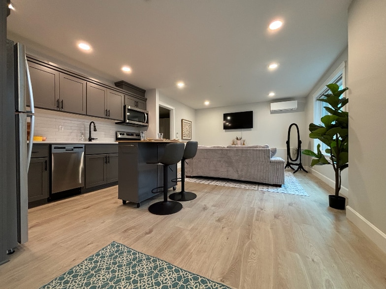 Building Photo - 3815 SE Tenino St