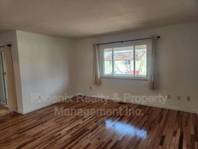 Building Photo - 1400 Bacchus Dr