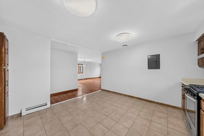 Building Photo - 612 72nd St