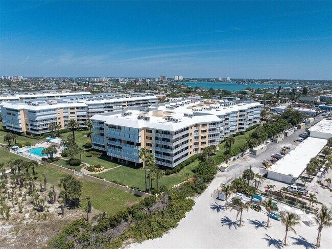 Building Photo - 6500 Sunset Way