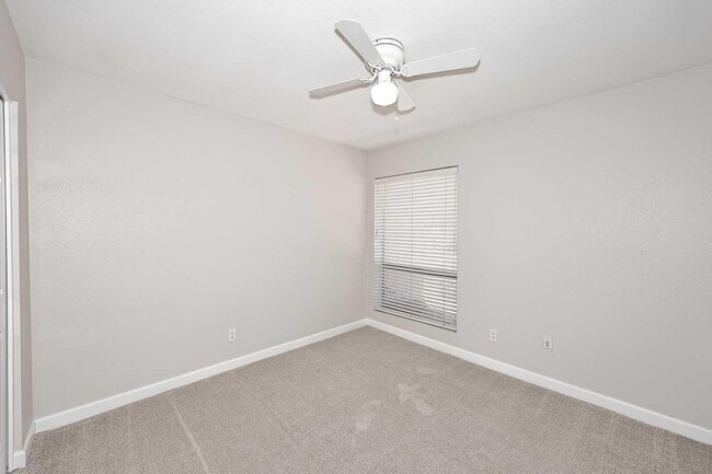 Building Photo - 1627 E Redfield Rd