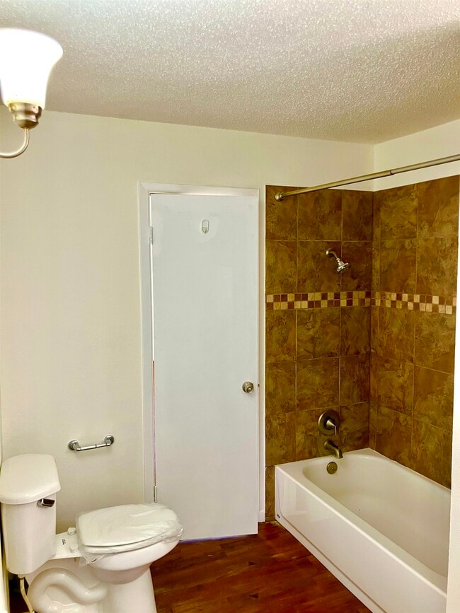 Building Photo - 144 W Hickory Dr