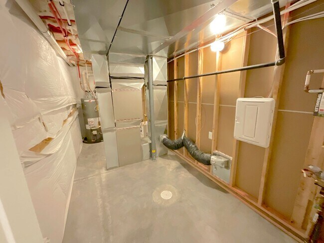 Building Photo - 5 Bedroom Home Available Near Baptist Rd &...