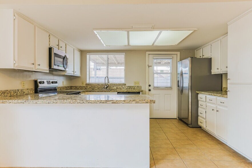 Building Photo - 503 W Cheyenne Dr