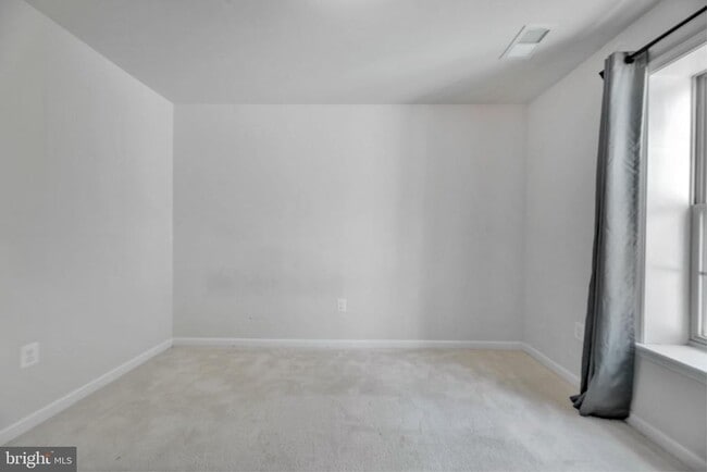 Building Photo - 8008 Hubble Dr