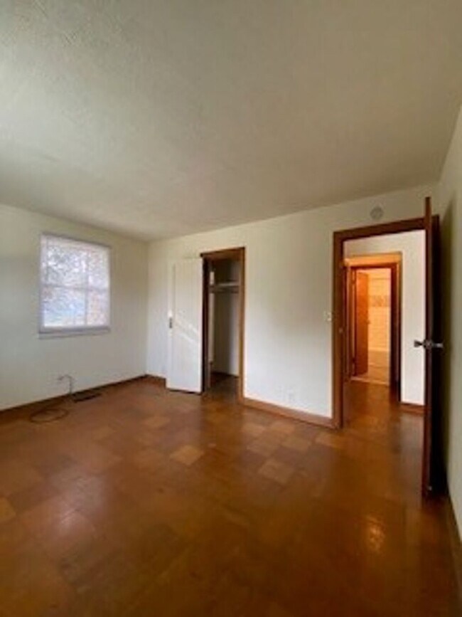 Building Photo - 55363 Lexington Ave