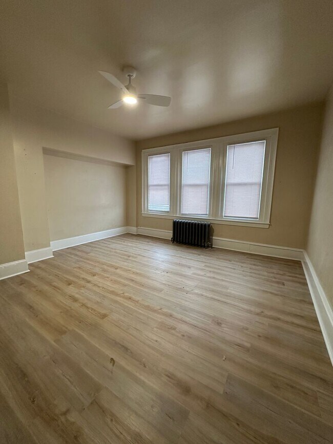 Building Photo - 1306 W Hunting Park Ave