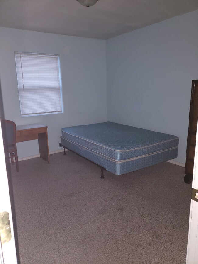 Building Photo - 113 E Magnolia St