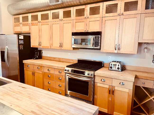 Building Photo - 214 S 2nd St