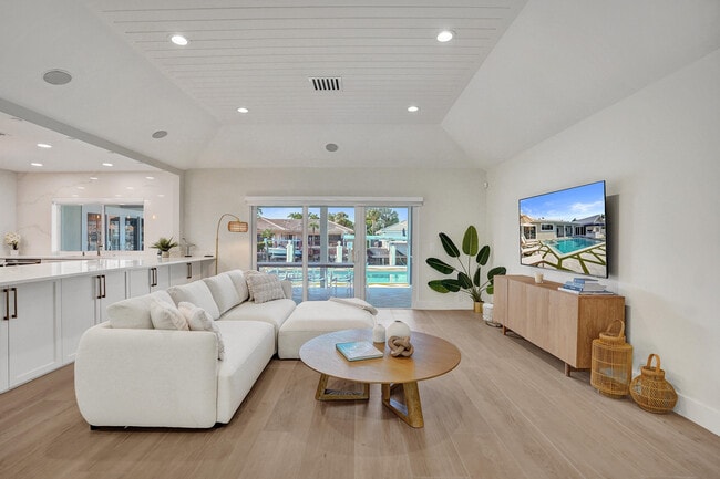 Building Photo - 885 Nafa Dr
