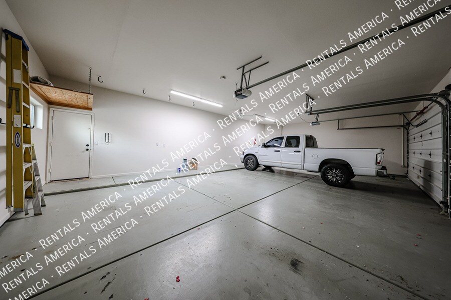Building Photo - 3525 E Equestrian Trail