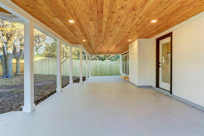 Building Photo - 2902 Jorwoods Dr