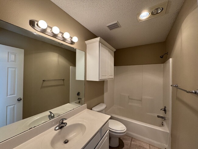 Building Photo - Captivating Home Located in Northwest Corr...