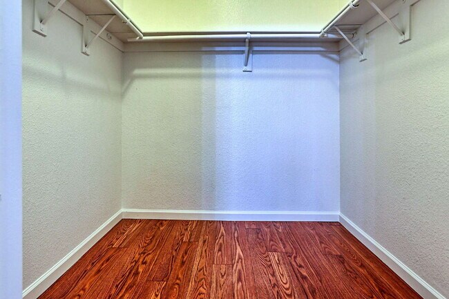 Building Photo - Spacious 1st floor condo in Henderson