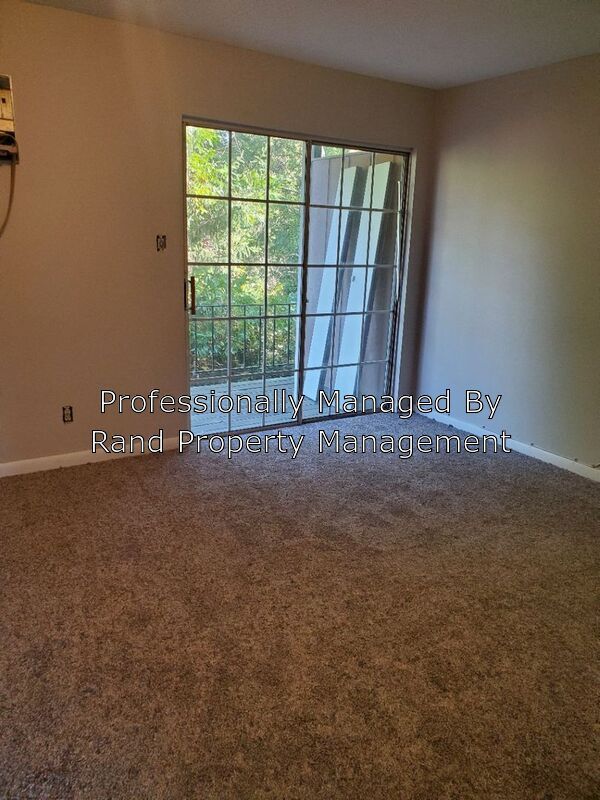 Building Photo - 206 Dahlia Dr