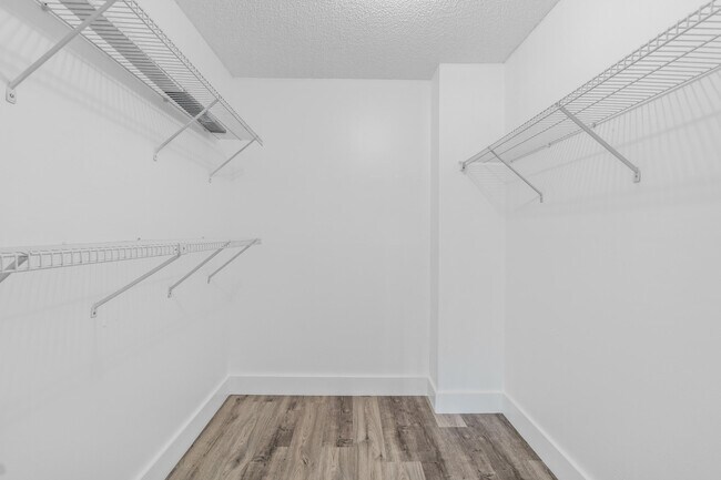Building Photo - 5151 W Club Cir