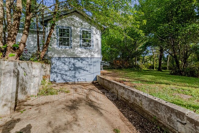 Building Photo - 741 Anderson Dr