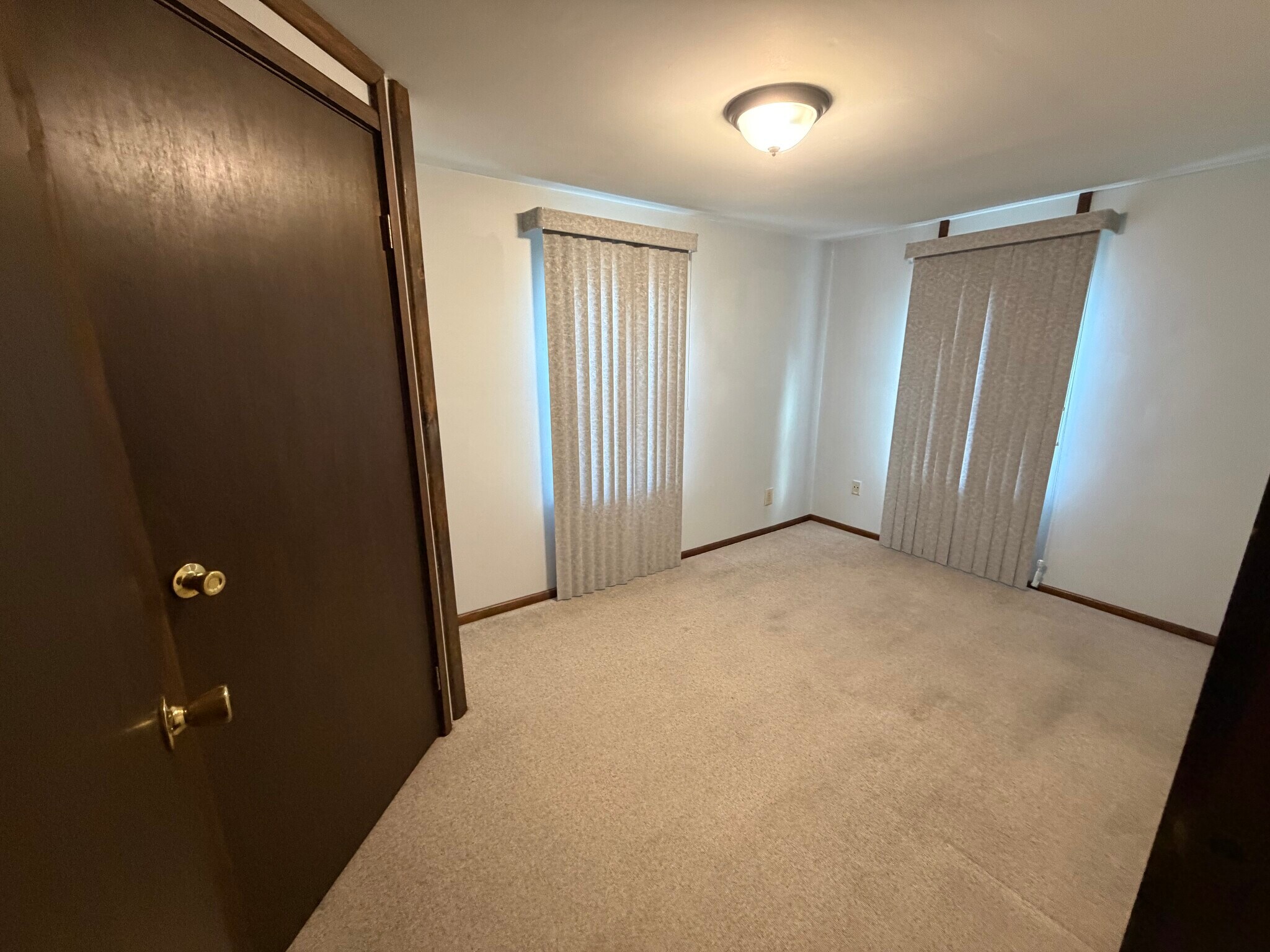 Building Photo - 325 Main St