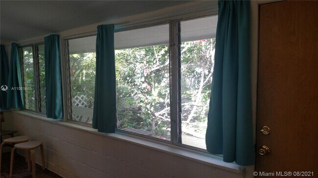 Building Photo - 11342 Peachtree Dr