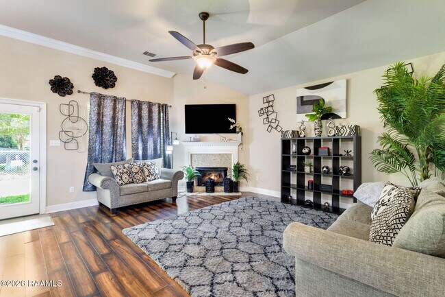 Building Photo - 114 Clover Leaf Dr
