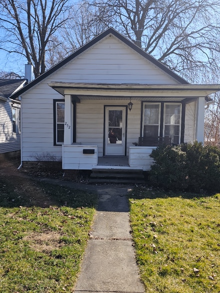 Primary Photo - 252 S Oak St