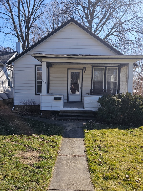 Building Photo - 252 S Oak St